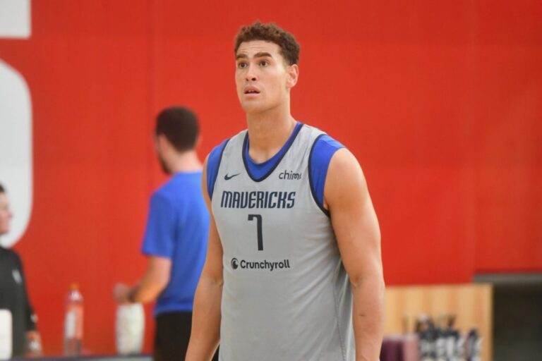 Mavericks Waive Dwight Powell